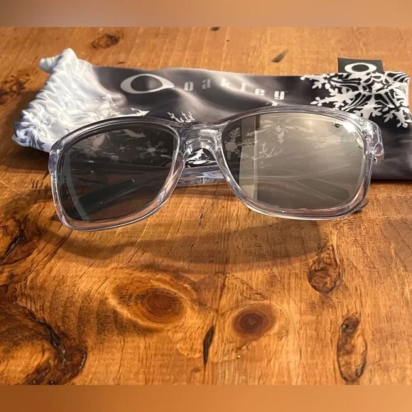 Brand New!! Oakley Forehand Sunglasses - Picture 1 of 8